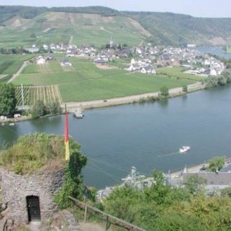 Hrad Metternich - pohled do údolí