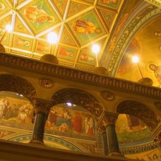Interiér katedrály ve městě Pécs