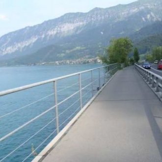 Z Interlakenu do Thunu podél jezera