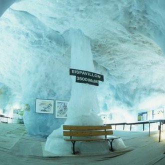 Saas-Fee Ledovcová jeskyně