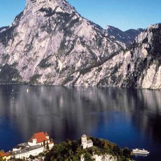 Romantický Traunkirchen na jezeře Traunsee