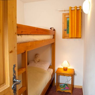 Chalety Alpages - ložnice s patrovou postelí