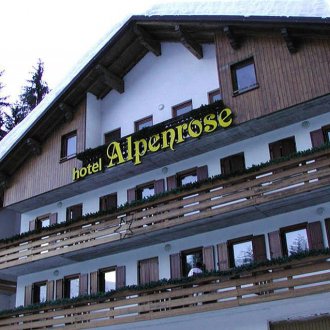 Hotel AlpenRose 3* (Alleghe, 1.000 m)