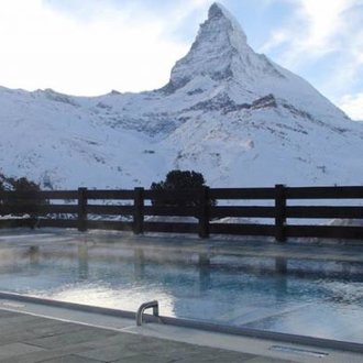 Hotel Riffelalp***** - vyhřívaný bazén pod Matterhornem