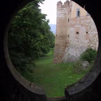 ... a ještě jednou hrad Siklós zpoza střílny