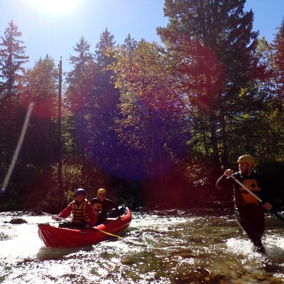 Tady Jindra závodí 
v telemarku před lodí 
https://www.smarttravel.cz/rafting-s…